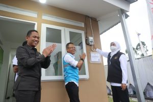 Gubernur Khofifah Nyalakan Sambungan Listrik 1.951 Relokasi Hunian Tetap (Huntap) Penyintas APG  Semeru Bantuan PLN