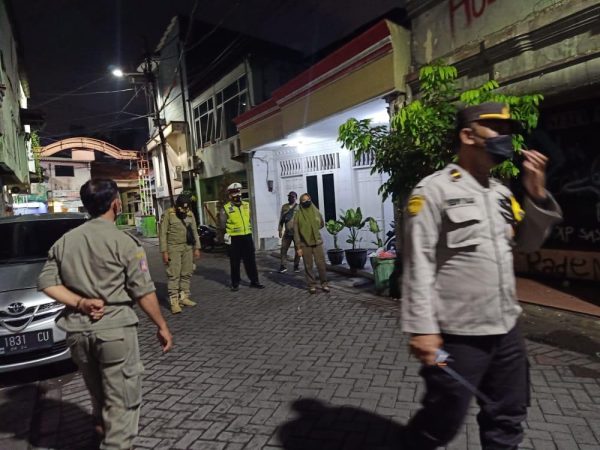Cegah Praktik Prostitusi Terselubung, Satpol PP bersama TNI-Polri Rutin Patroli di Eks Lokalisasi Dolly