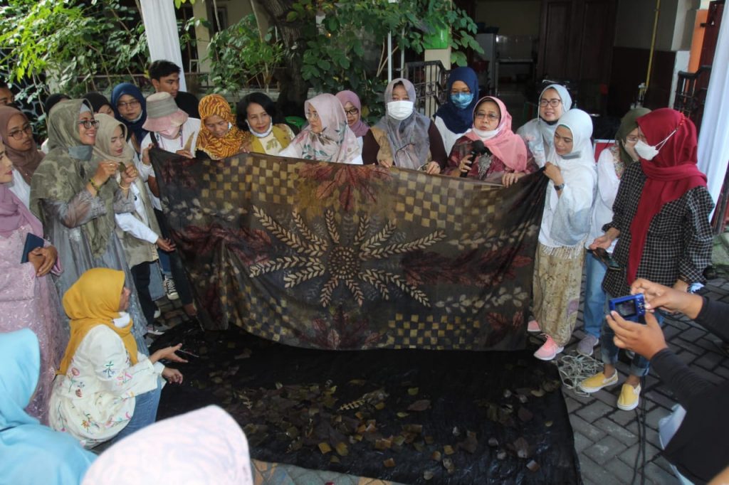 50 Ecoprinter dari Enam Kota Kunjungi Butik Namira