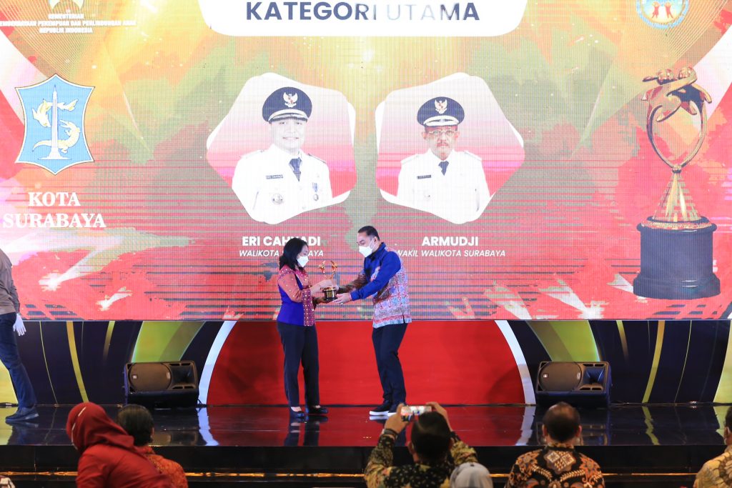Pemkot Surabaya Kembali Raih Penghargaan Kota Layak Anak Kategori Utama yang Ke Lima Kali