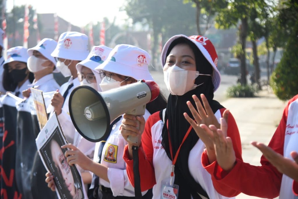 Pelajar Surabaya Turun ke Jalan Kampanyekan Stop Kekerasan pada Anak