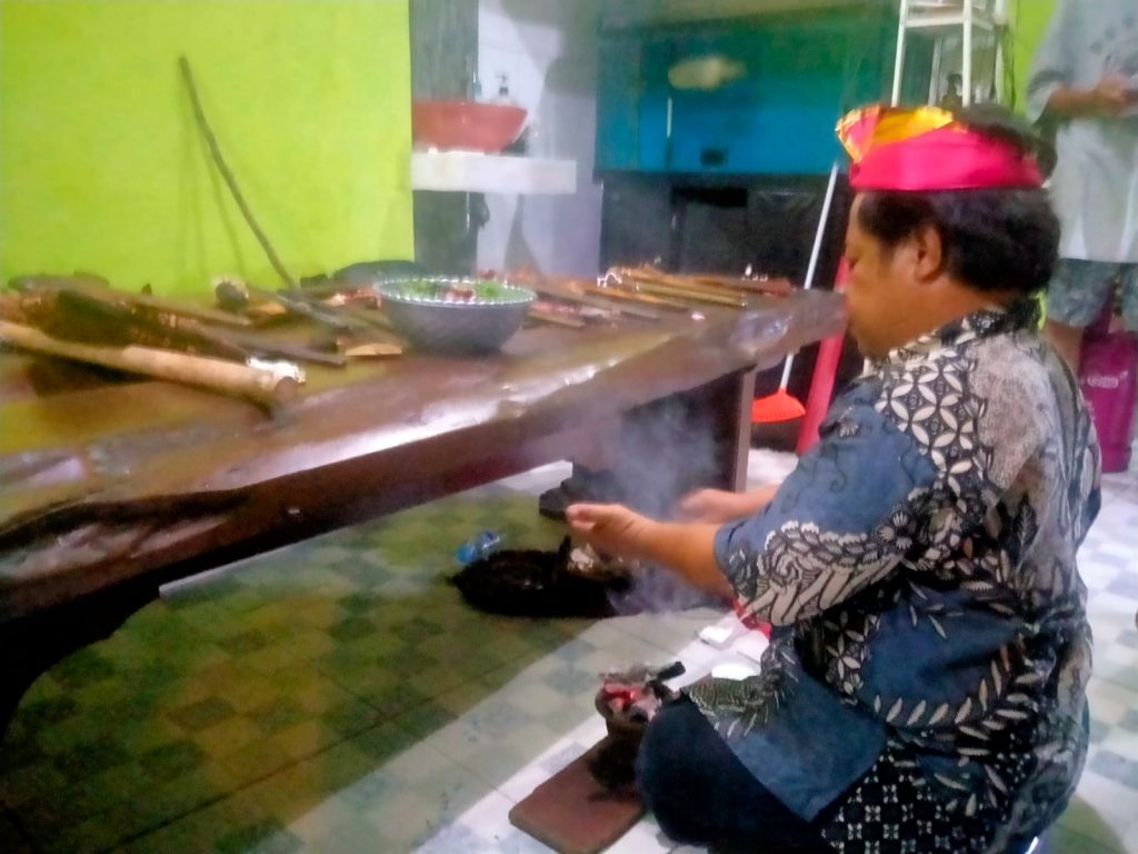 Nguri-nguri Budaya Luhur Jawa, Njamas Keris di 1 Suro
