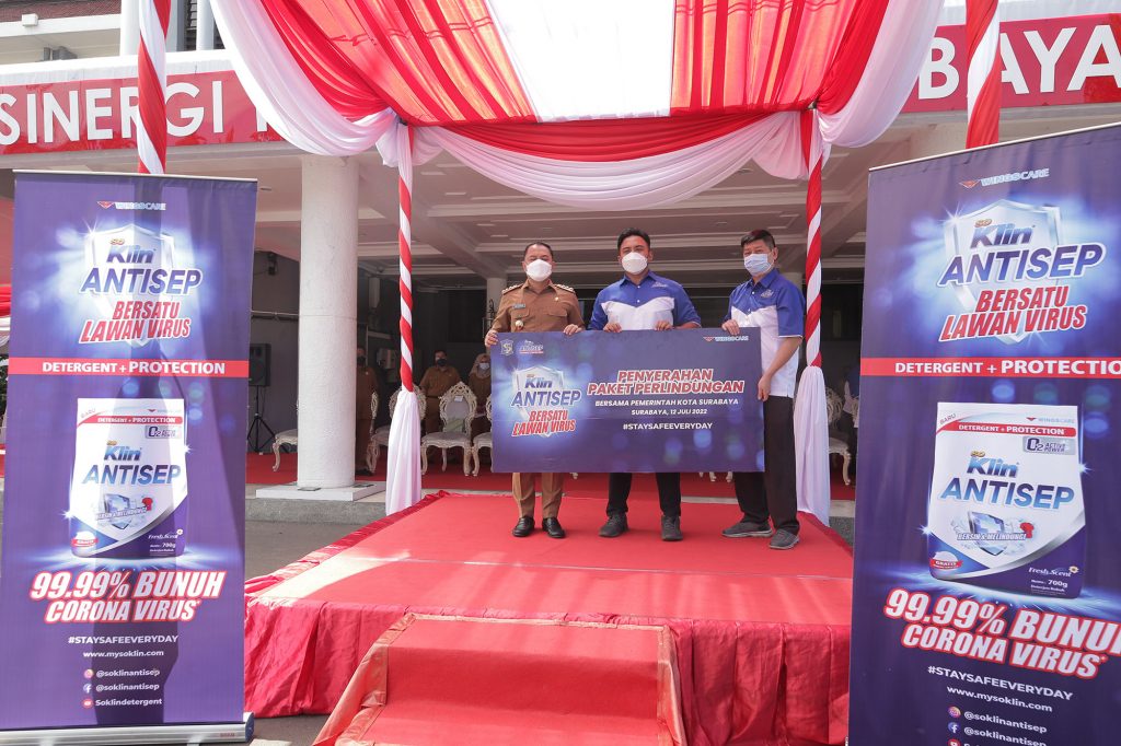 Bantu Lindungi Ribuan Nakes, 3.500 Paket Soklin Antisep Dibagikan ke Puskesmas dan Faskes di Surabaya