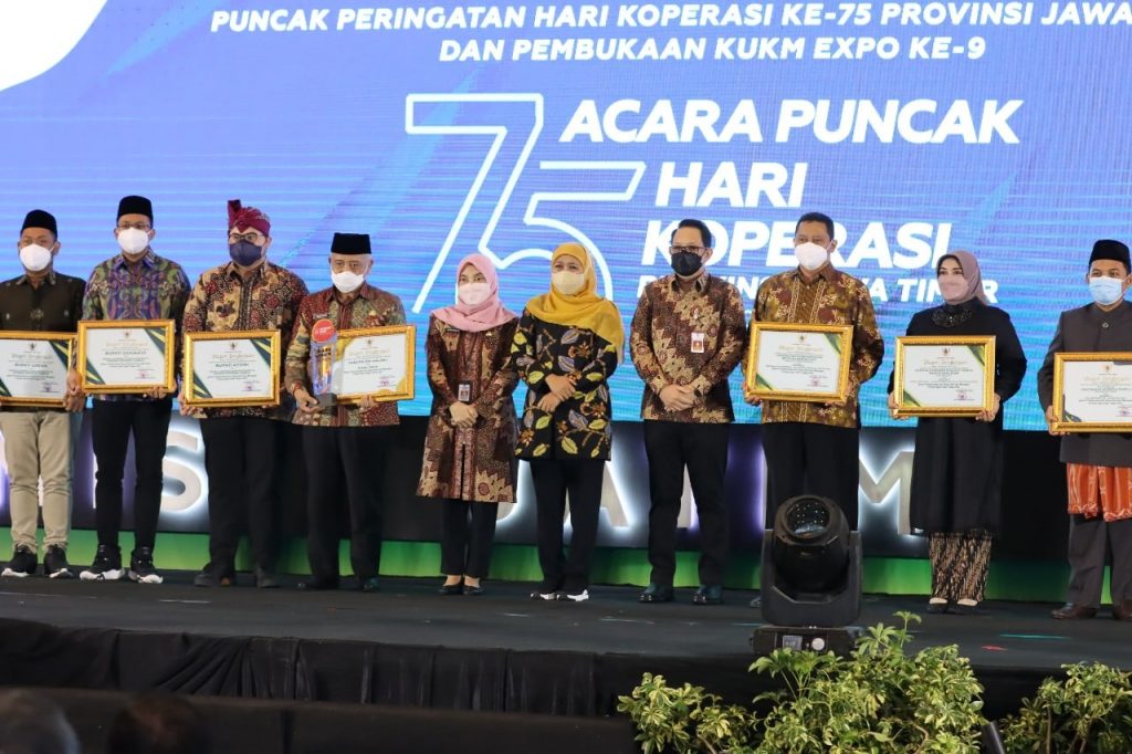 Gubernur Khofifah Hadiri Puncak Peringatan Hari Koperasi ke-75 Jawa Timur Tahun 2022