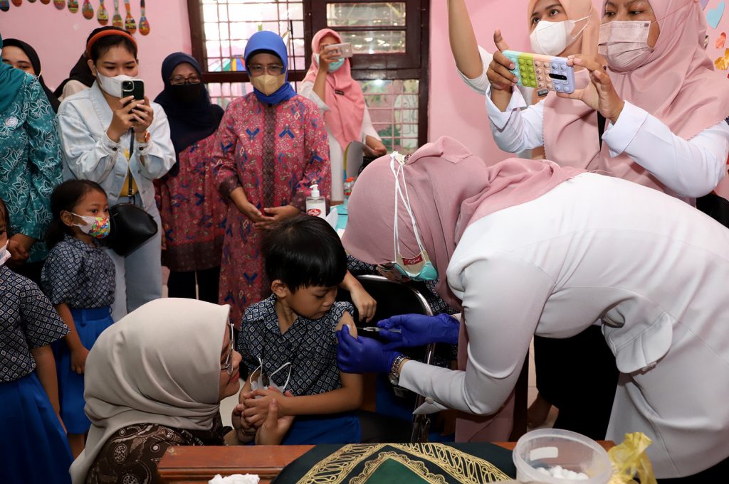 Genjot Imunisasi Anak, Pemkot Surabaya Terbitkan SE Ajak Masyarakat Sukseskan Bulan Imunisasi Anak Nasional