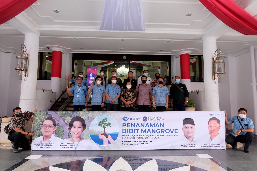 Dukung Konservasi Lingkungan, Pemkot Surabaya Terima 5000 Bibit Mangrove