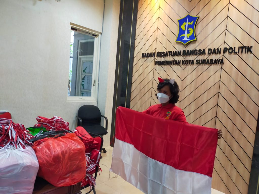 Semarakkan HUT ke-77 RI, Pemkot Surabaya Bagikan 13.884 Bendera Merah Putih