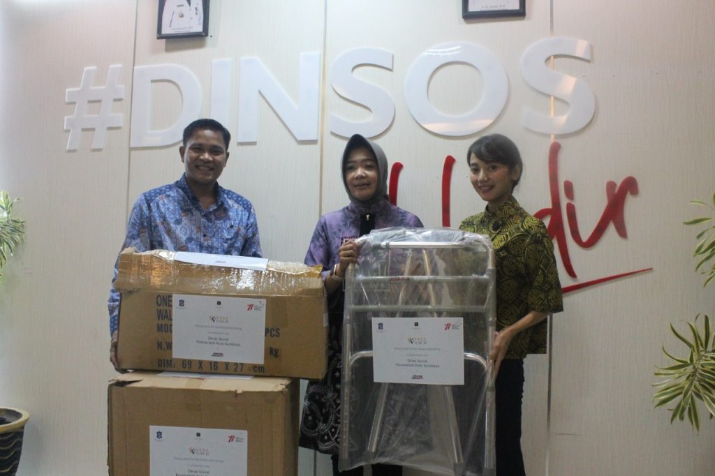 Dinas Sosial Kota Surabaya Menerima Bantuan 36 tongkat untuk Warga Surabaya