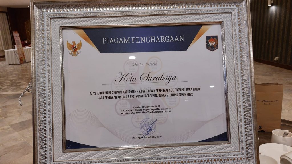 Surabaya Terima Penghargaan Terbaik Pertama Penurunan Stunting se Jatim