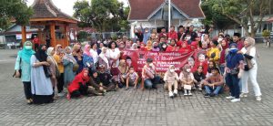 Jelang HUT RI Ke-77, PDIP dan Warga “Kampung Sukarno” Ziarah Ke Makam Proklamator di Blitar