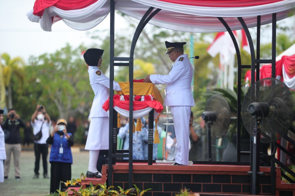 Wabup M.Rusli Pimpin Upacara Penurunan Bendera Pemkab Tanbu