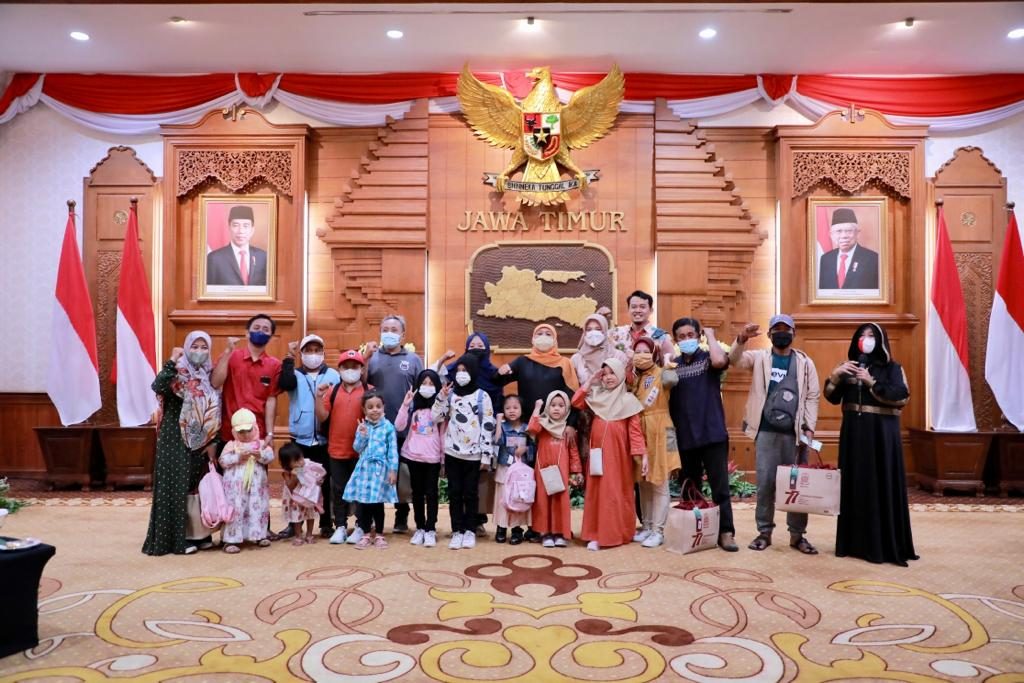 Gubernur Khofifah: Semua Anak-anak yang Fotonya Diunggah Juga Diundang Mengambil Souvenir di Grahadi Hari Minggu Sore