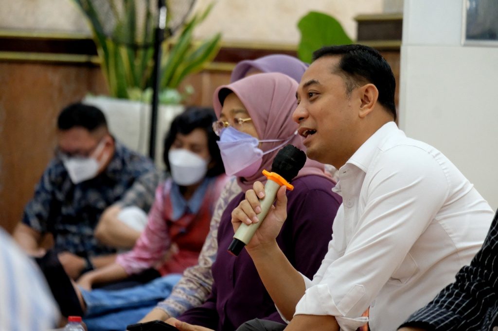 Sambat Nang Cak Eri, Walikota Surabaya Beri Edukasi ke Camat, Lurah, dan Kepala PD Selesaikan Persoalan Warga