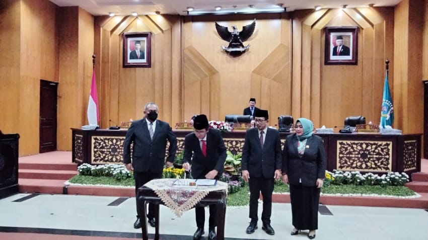 Perubahan Tatib Disahkan, Ketua DPRD Surabaya Berharap Bisa Lebih Sinergis dan Tertata