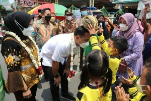 Hadir di Tengah Acara Sedekah Bumi, Wali Kota Eri Cahyadi Ajak Warga Lestarikan Budaya