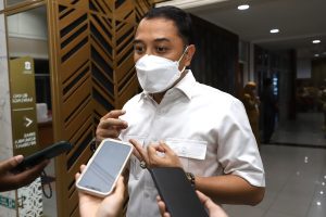 Cegah PKL Baru di Atas Saluran Ketintang, Wali Kota Eri Cahyadi Ingin Trantibum Kelurahan Patroli Rutin