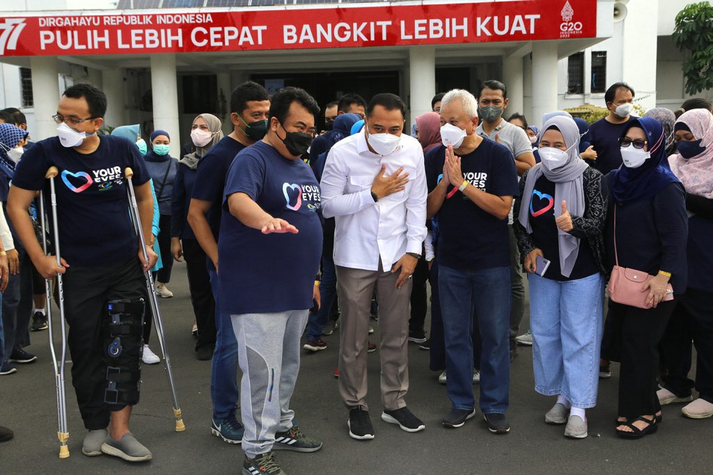 Wali Kota Eri Cahyadi Buka Gelaran Fun Walk Perdami, Perkuat Sinergitas Pemberantasan Kebutaan di Surabaya