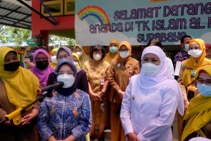 Ketua TP PKK Rini Indriyani Dampingi Gubernur Khofifah Tinjau Percepatan BIAN di Kota Surabaya