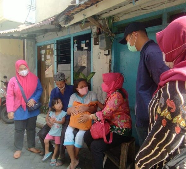 Pemkot Surabaya Pantau Kesehatan Pasutri Penderita TBC dan Katarak di Gubeng