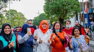 Reni Astuti Hadir di Event Jalan Sehat, Warga Putat Jaya: Bangga! ada Dewan mau berbaur dengan masyarakat