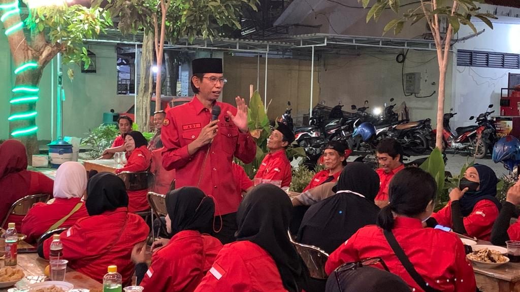 Turun di Genteng dan Tandes, Adi Sutarwijono Solidkan Kader-Kader PDI Perjuangan