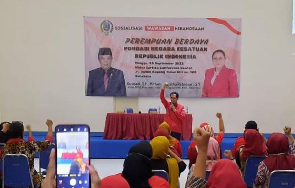 Adi Sutarwijono Ajak Kader Perempuan PDIP Surabaya Perluas Kiprah di Masyarakat