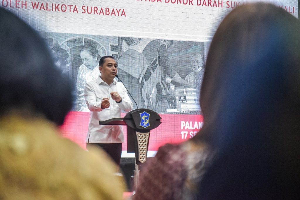 PMI Gandeng Disnaker Jatim, Wali Kota Eri Cahyadi Optimis Stok Darah di Surabaya Aman