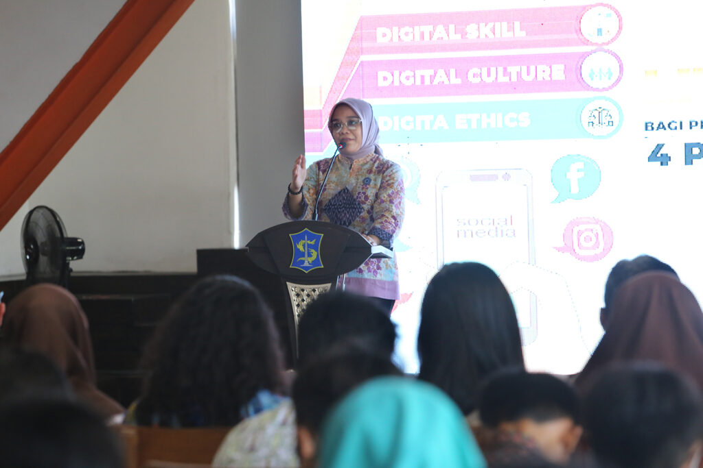 Ratusan Pelajar SMP Ikut Kelas Literasi Digital, Ketua TP PKK Surabaya Ajak Bijak Bersosmed