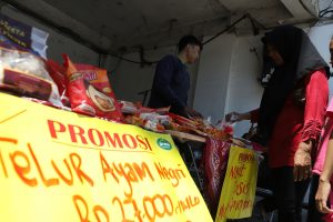 Stabilkan Harga, Pemkot Surabaya Gelar Operasi Pasar di 10 Kecamatan dan Berhasil Jual Telur 618 Kilogram