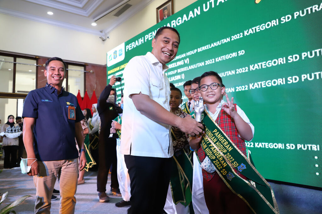 Pelajar Surabaya Mencintai Lingkungan Sejak Dini, Wali Kota Eri Cahyadi: Pangeran dan Putri Lingkungan Hidup Layak Dicontoh!