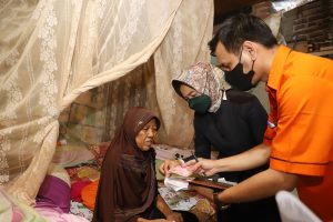 Pemkot Surabaya Salurkan BLT BBM dari Kemensos Kepada 22 KPM di Kelurahan Panjang Jiwo