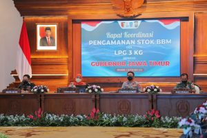 Gubernur Khofifah: Stok Pertamina Cukup, Masyarakat Jangan Panic Buying