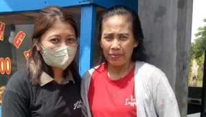 Jungle Cafe Kediri Demo Bagikan Sembako “Door To Door” Rayakan Anniversary Pertama