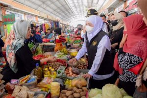 Antisipasi dan Kendalikan Inflasi Pasca Kenaikan Harga BBM, Gubernur Khofifah Siapkan Bantalan Sosial Ekonomi