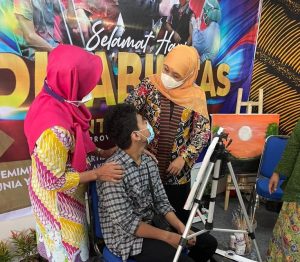 Gubernur Khofifah Raih Penghargaan Anugerah Pendidikan Indonesia dari Ikatan Guru Indonesia