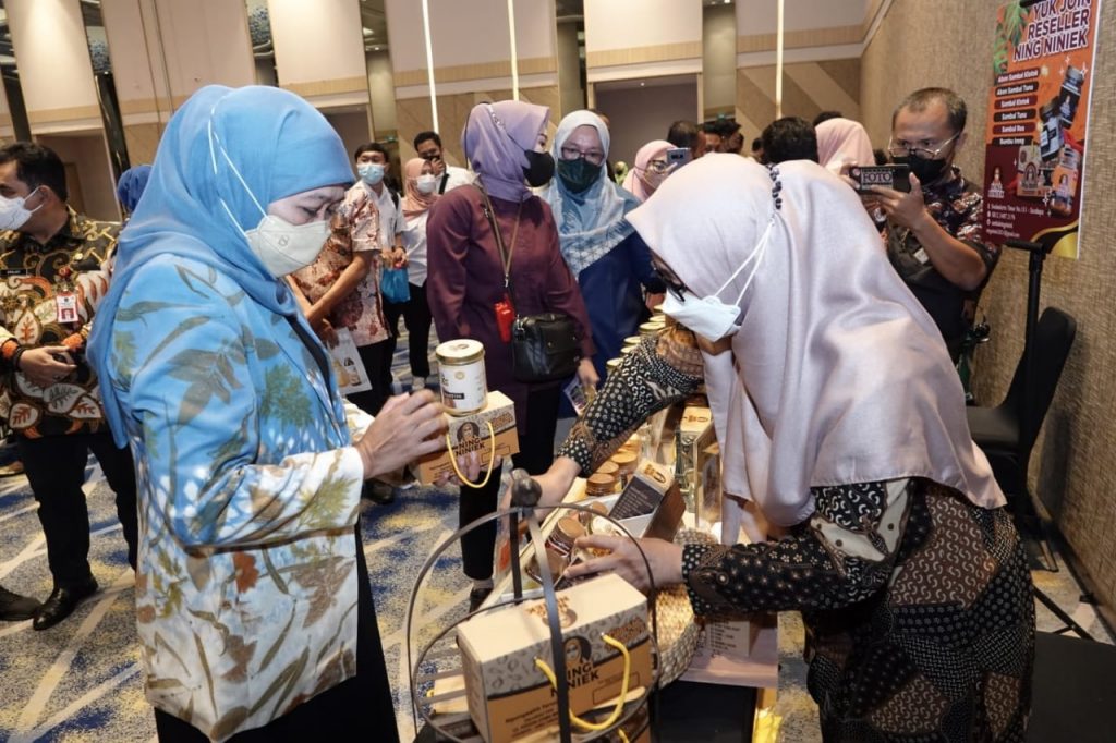 Gubernur Khofifah: Butuh Tambahan Laboratorium Guna Capai Target 1,5 Juta Produk Tersertifikasi Halal di Jatim Hingga Tahun 2023