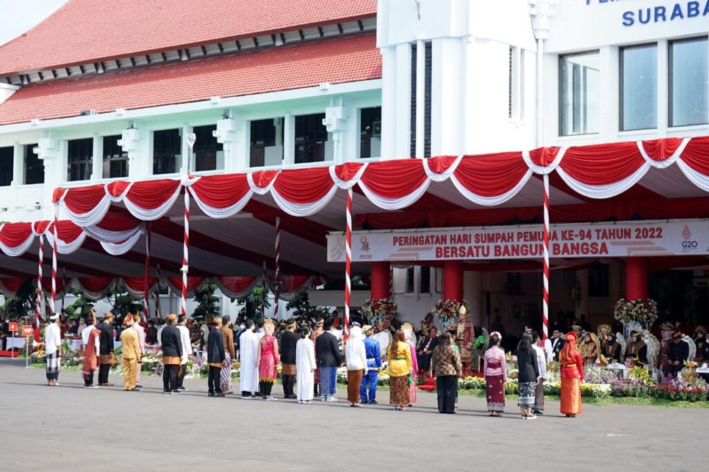 Kenakan Pakaian Adat Tradisional, 400 Warga Surabaya Ikuti Upacara di Balai Kota 