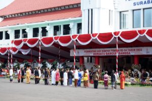 Kenakan Pakaian Adat Tradisional, 400 Warga Surabaya Ikuti Upacara di Balai Kota