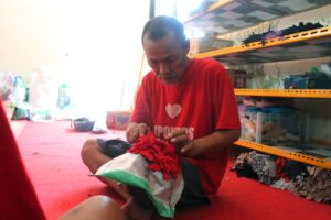 Pemkot Surabaya Latih ODGJ Liponsos Buat Handycraft