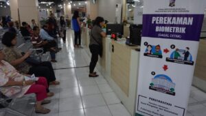 Wali Kota Eri Cahyadi Temukan Ribuan KTP dan KK Surabaya Domisili Luar Daerah