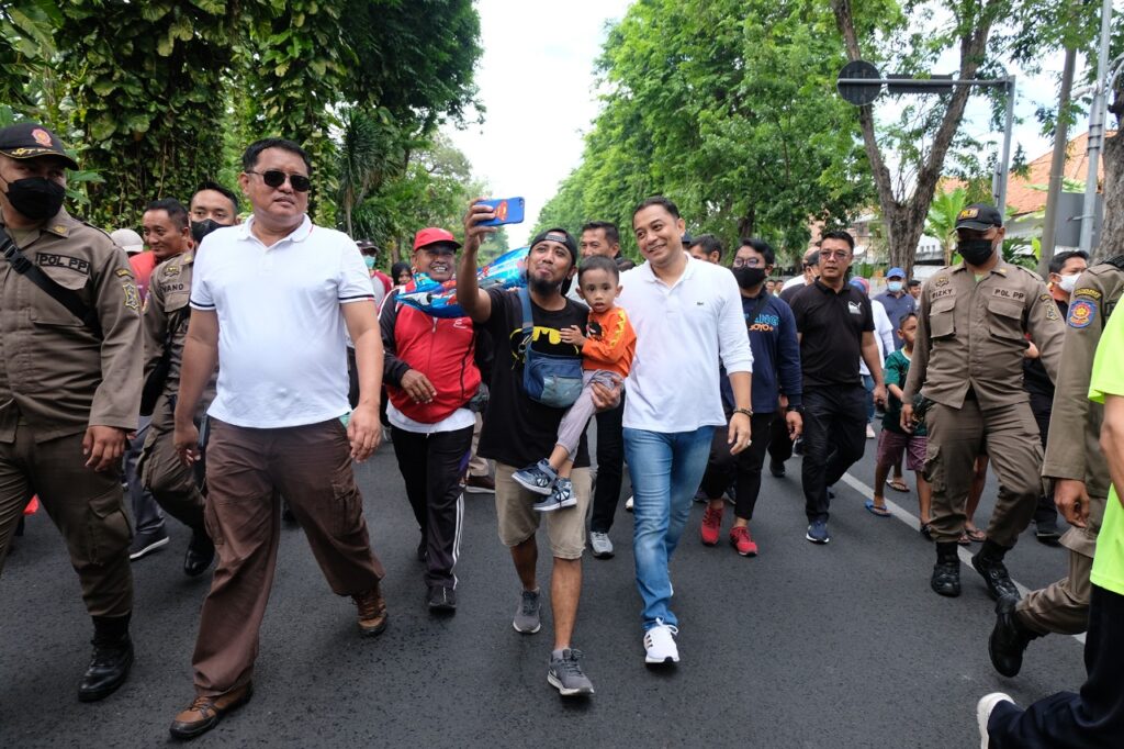 Peringati World Walking Day, Cak Eri Cahyadi Ajak Warga Surabaya Jalan Bersama Dua Pekan Sekali
