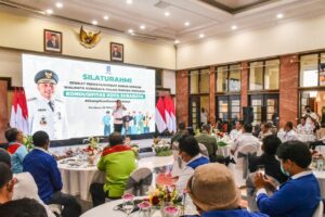 Jelang Penetapan UMK, Dedengkot Buruh Surabaya Keluhkan Nasibnya ke Wali Kota Eri Cahyadi