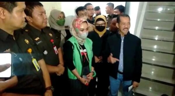 Kejari Tanjung Perak Terima Pelimpahan Tahap II Kasus Medina Zein