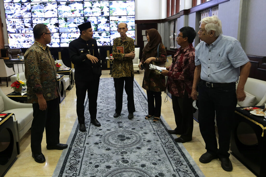 Bahas Raperda Bersama Tim Cagar Budaya, Wali Kota Eri Ingin Bangunan Kuno di Surabaya Dikategorikan Secara Tematik