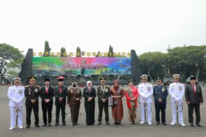 HUT TNI Ke-77, Gubernur Khofifah Yakin Kontribusi TNI Mampu Membuat Indonesia Pulih Lebih Cepat, Bangkit Lebih Kuat