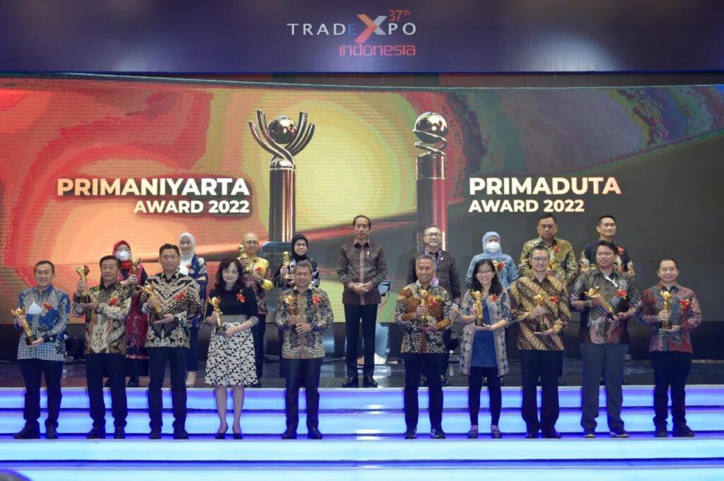 Presiden Jokowi Ajak Kepala Daerah dan Masyarakat Tetap Optimis Tetapi Waspada Hadapi Krisis Global