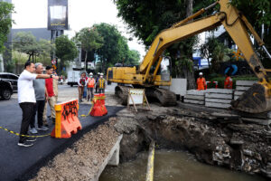 Atasi Genangan, Wali Kota Eri Cahyadi Imbau Setiap Rumah Bangun Saluran