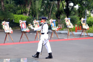 Foto Pahlawan Revolusi Dipajang di Upacara Peringatan Hari Kesaktian Pancasila di Balai Kota Surabaya
