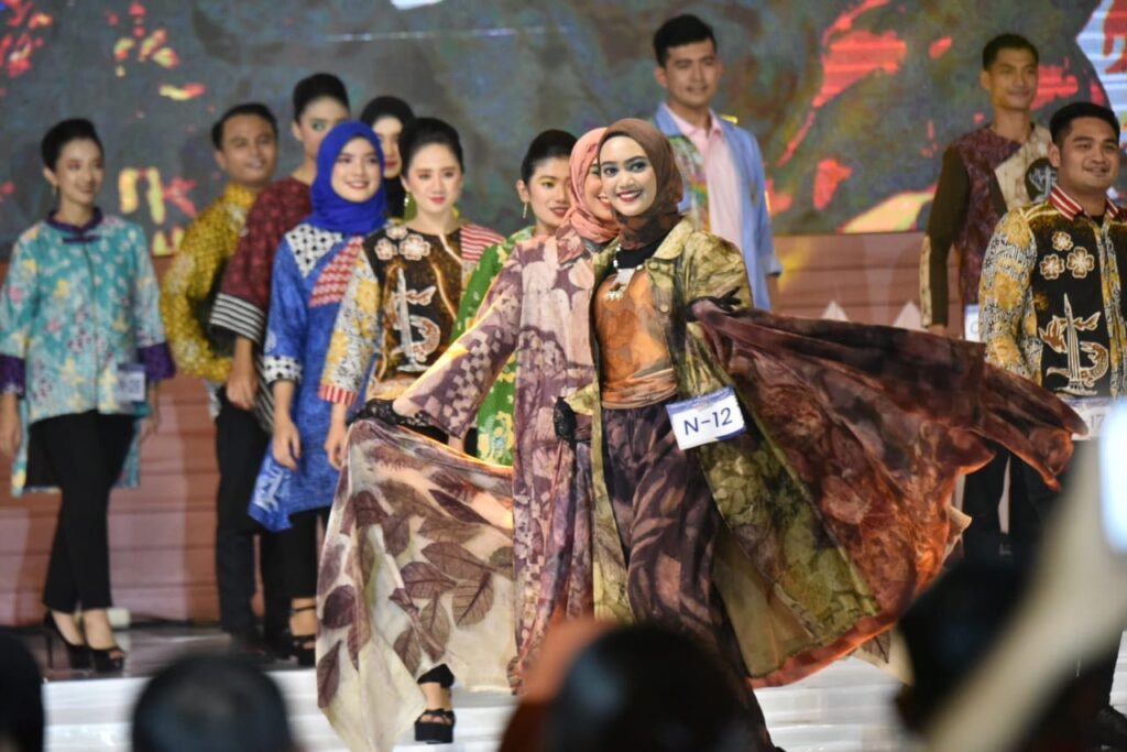 Grand Final Cak dan Ning 2022 Kenalkan Motif Batik Khas UMKM Surabaya