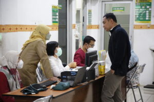Cek Layanan Kesehatan di Puskesmas, Wali Kota Eri Cahyadi: Sistem Antrean Harus Dibenahi!